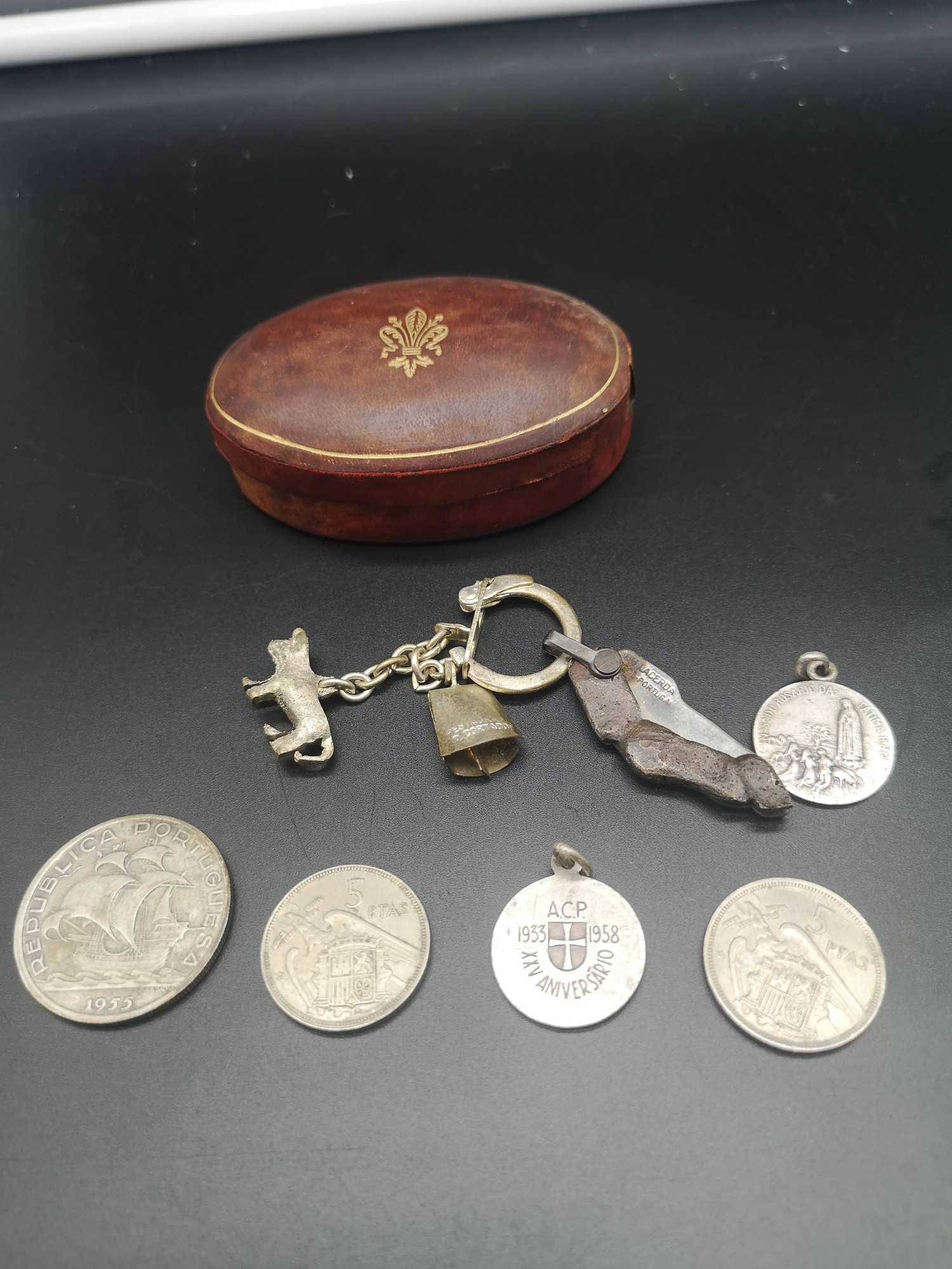 Small lot of collectable coins and collectable keyring etc.