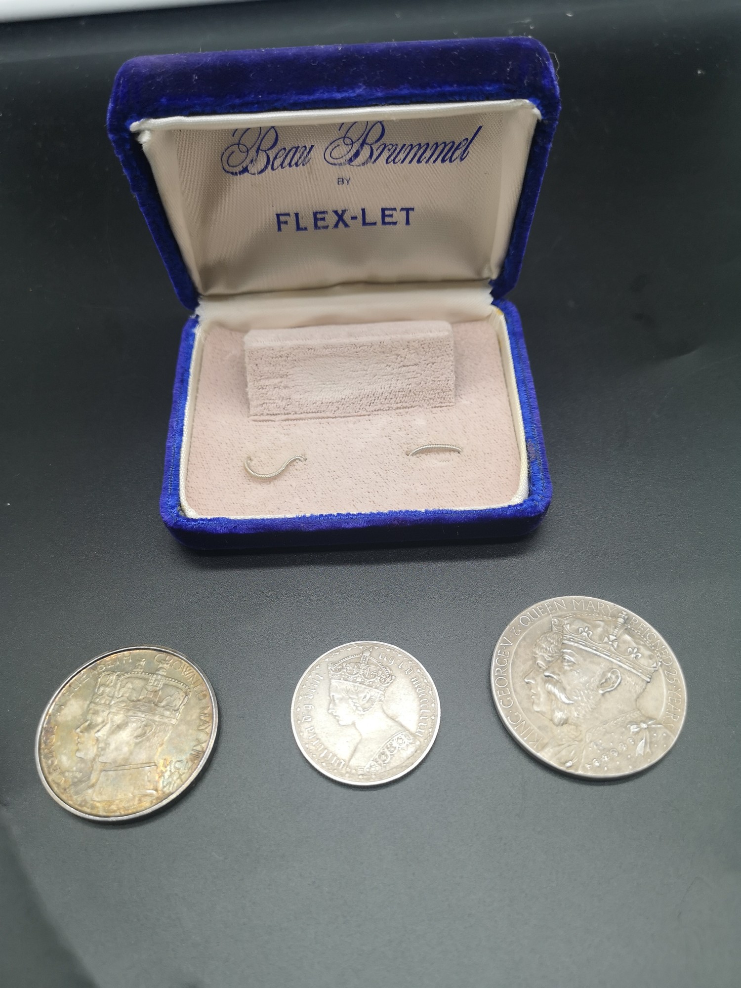 3 collectable coins includes the silver jubilee year of 1935 coin,cornationncoin dated 1937 together - Image 2 of 2