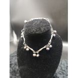 Silver bracelet set with pearl design