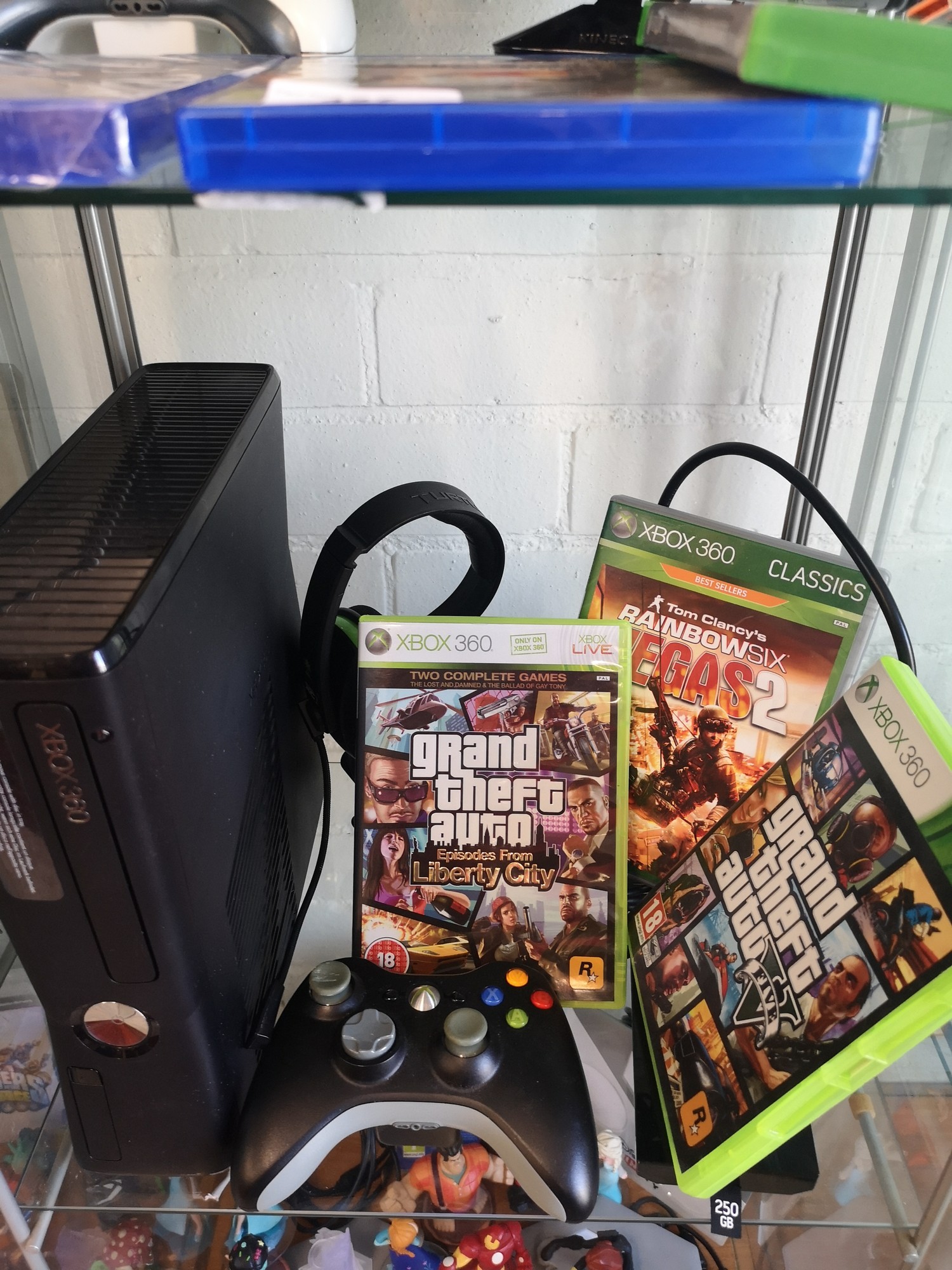 Xbox 360 slim console with power supply, controller, kinnect, games includes playstation 4 games and - Image 2 of 3