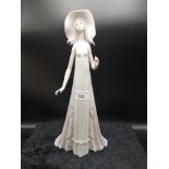 Large Lladro woman figure daisa 1983. In perfect condition..