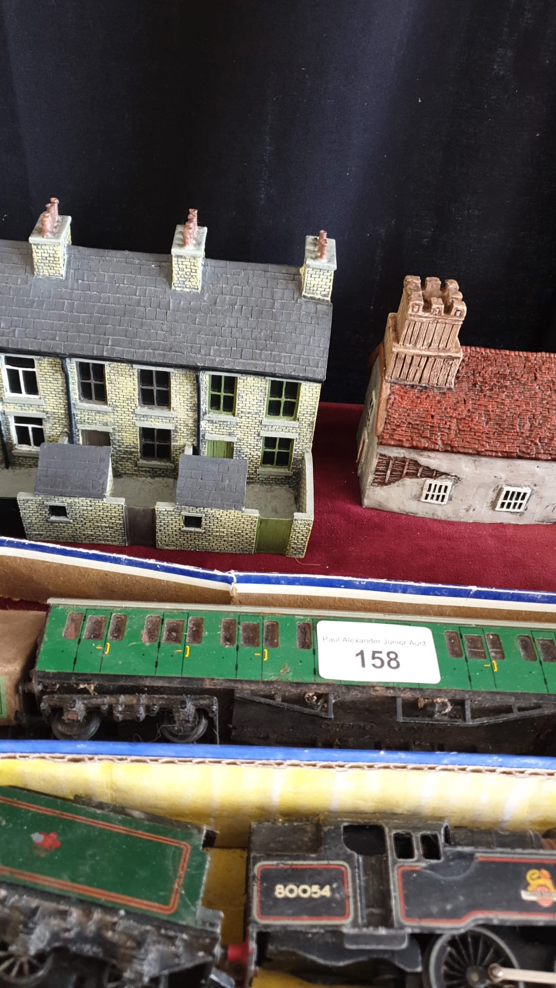 Selection of train oo gauge items includes loco and tender together with carriage and buildings etc. - Image 4 of 4