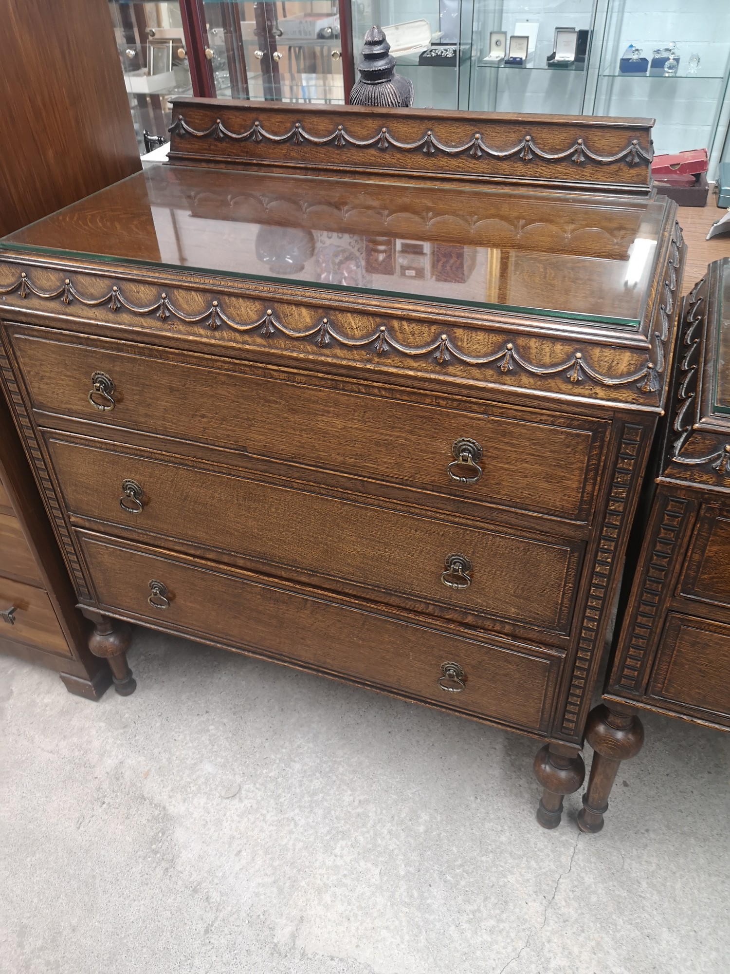 1900s oak chest of drawers in ornate design.