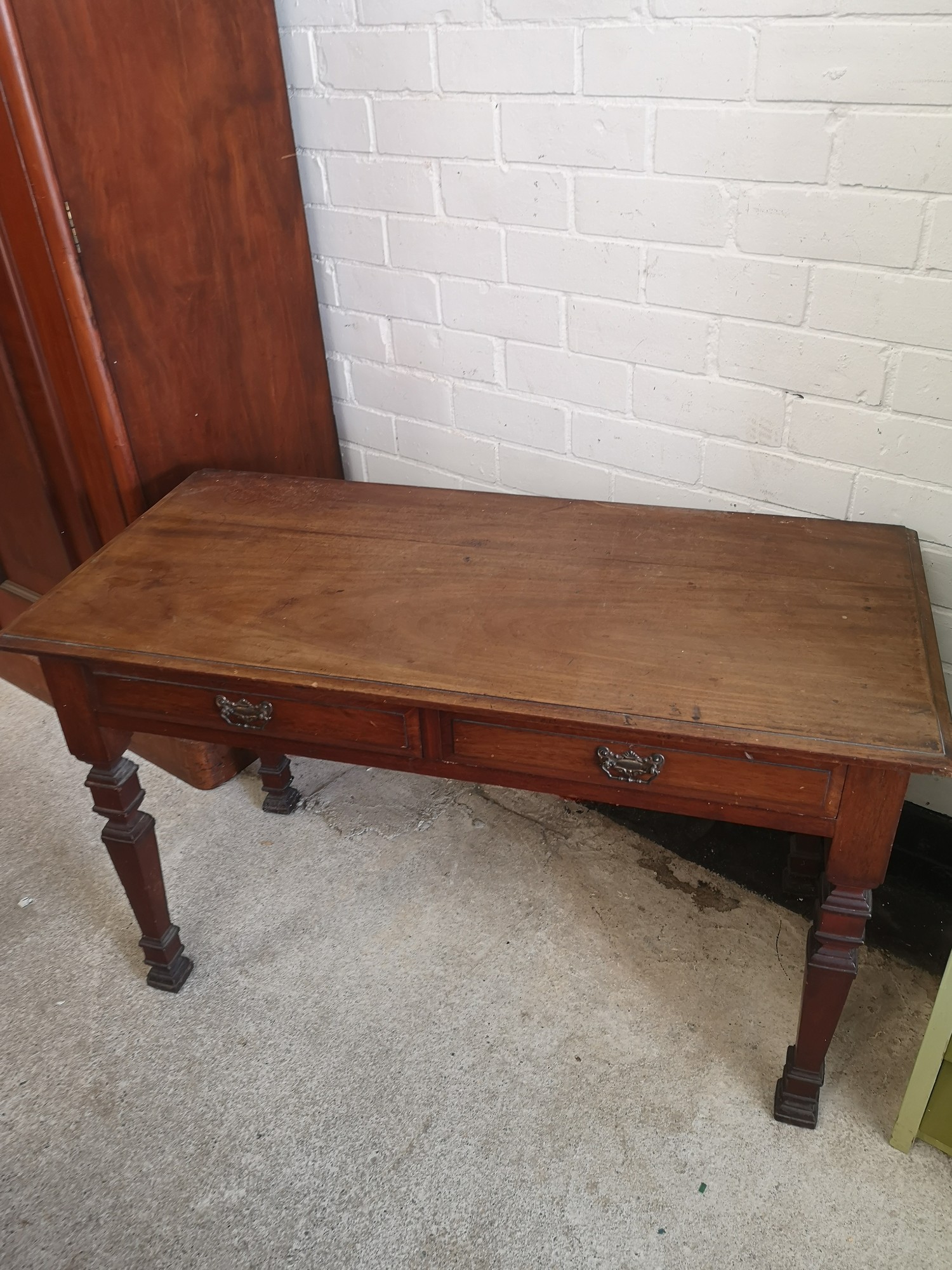 Late 18th century 2 drawer console table with fitted handles. - Image 2 of 3