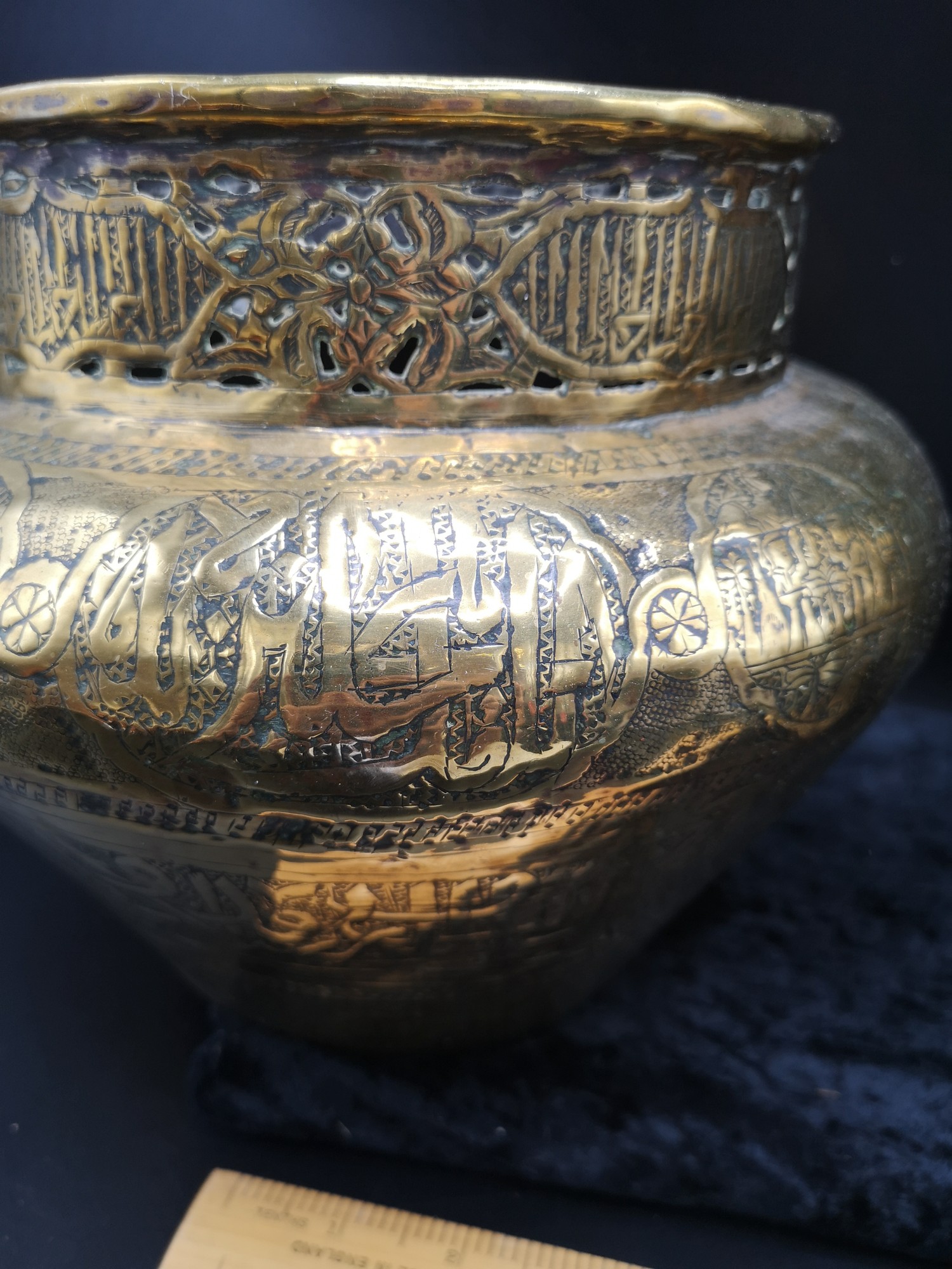 Large Arabic brass planter 8.5 inches in height together with large heavy ornate eastern tea pot - Image 6 of 10