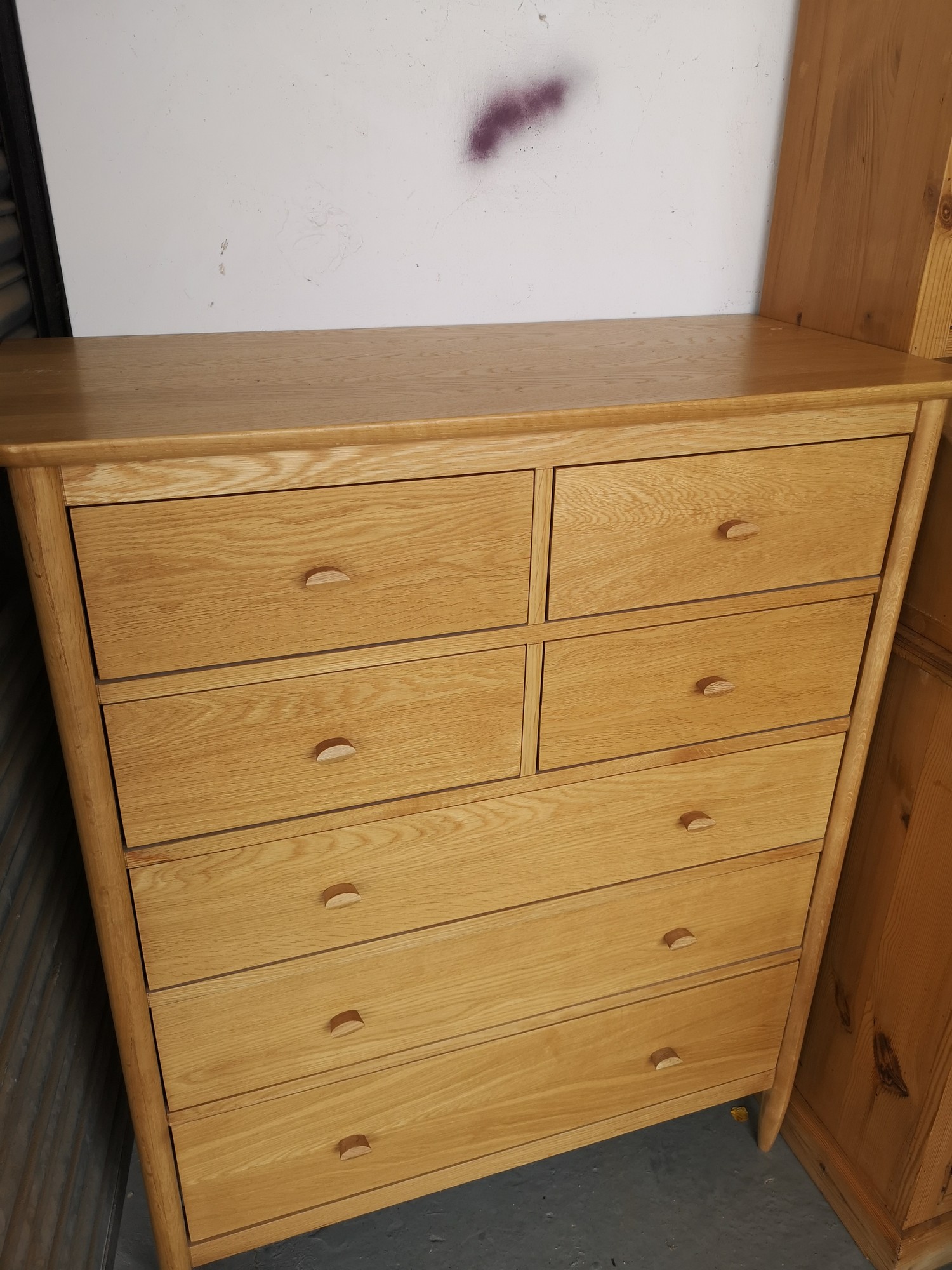 2 O 2 O 3 Large chest of drawers.