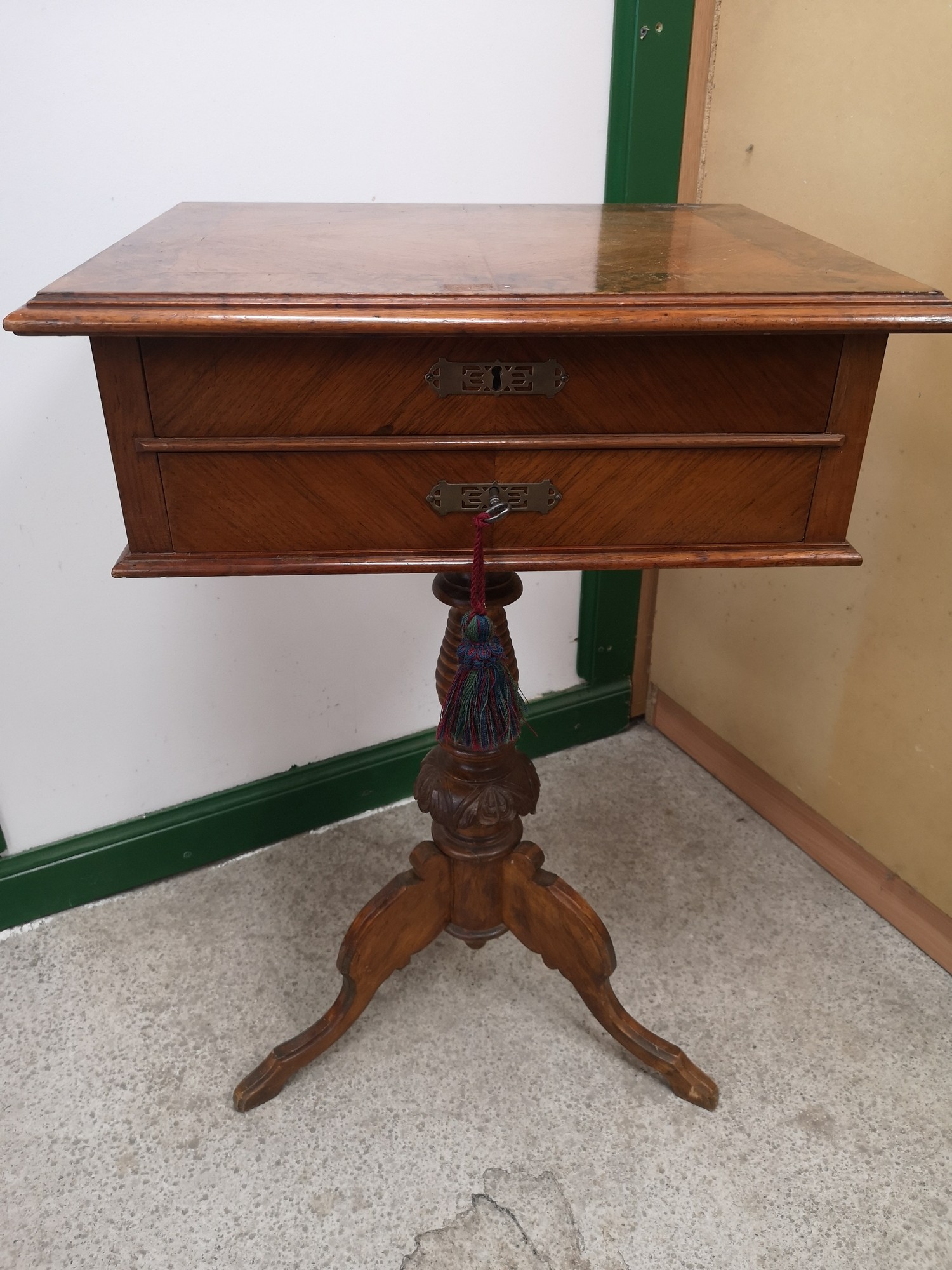 Victorian Walnut single pedistal sewing box with 2 drawers and key. - Image 4 of 4