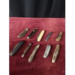 Collection of 10 collectable knifes.