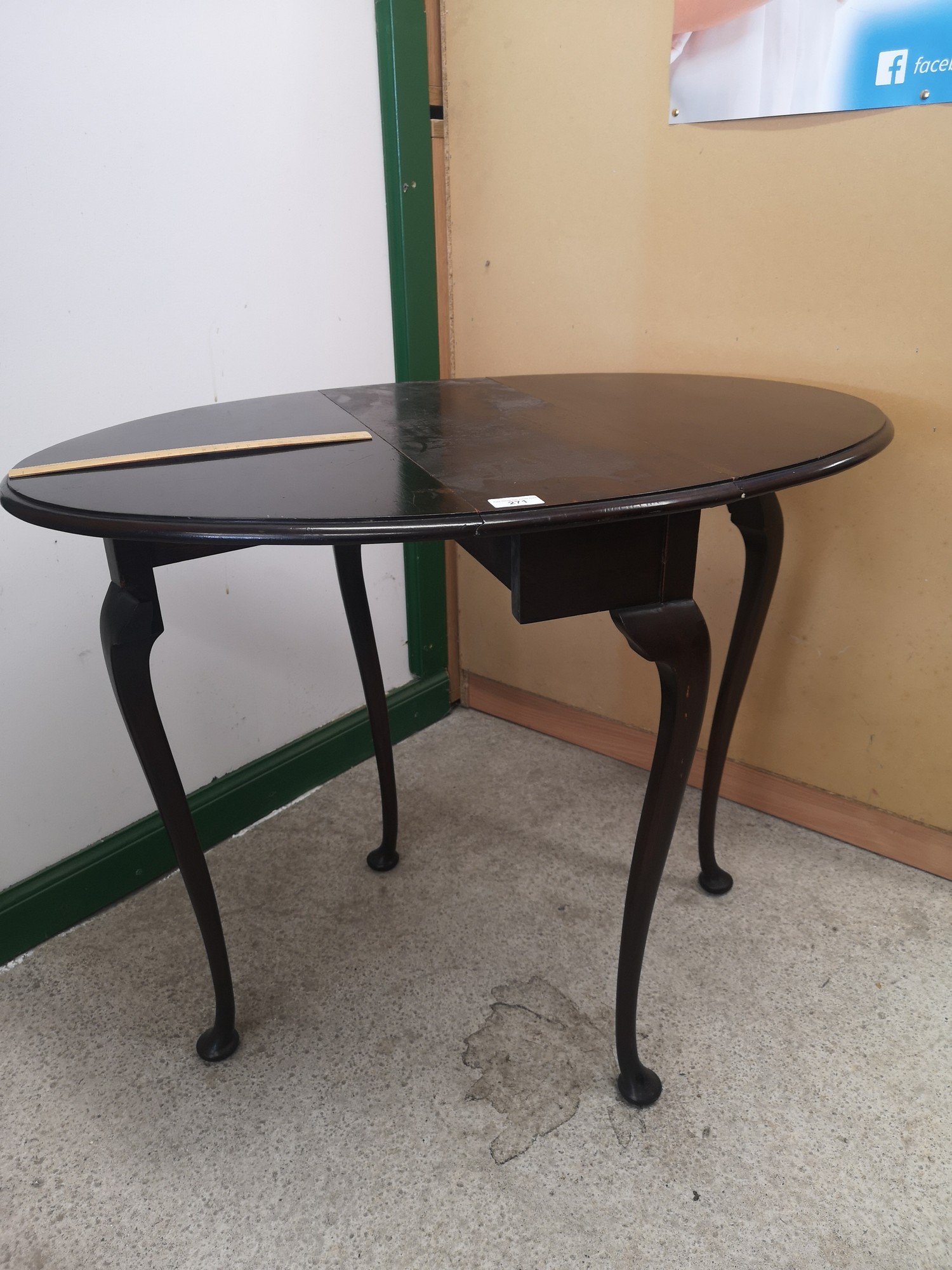 20th century drop leaf folding table. - Image 2 of 3