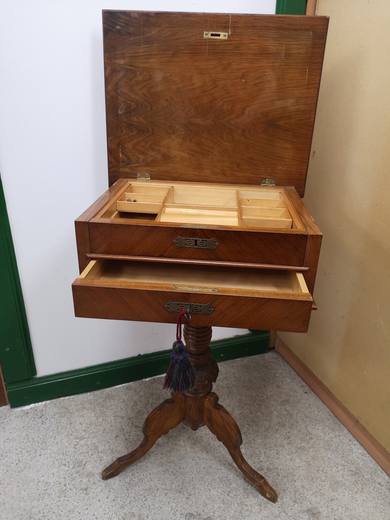 Victorian Walnut single pedistal sewing box with 2 drawers and key. - Image 3 of 4