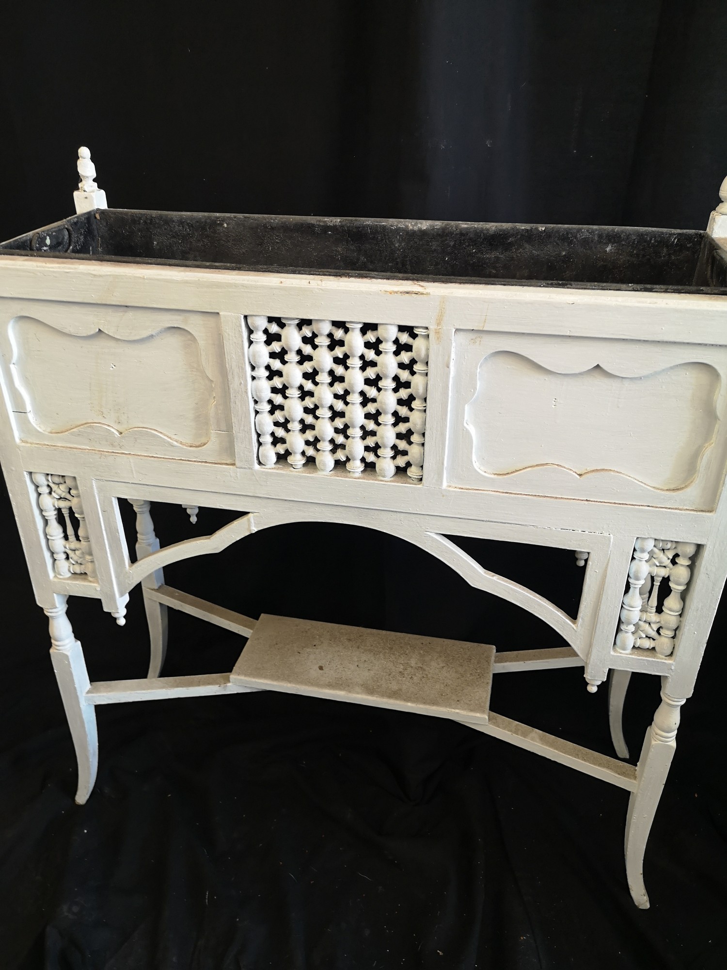 Victorian ornate Hall planter table with original liner. - Image 4 of 4