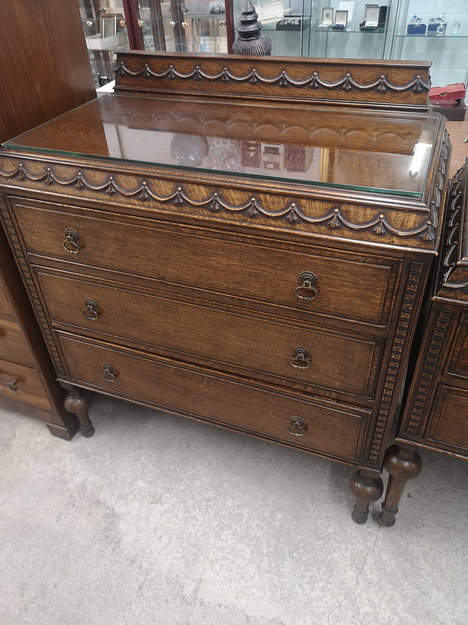 1900s oak chest of drawers in ornate design. - Image 2 of 3