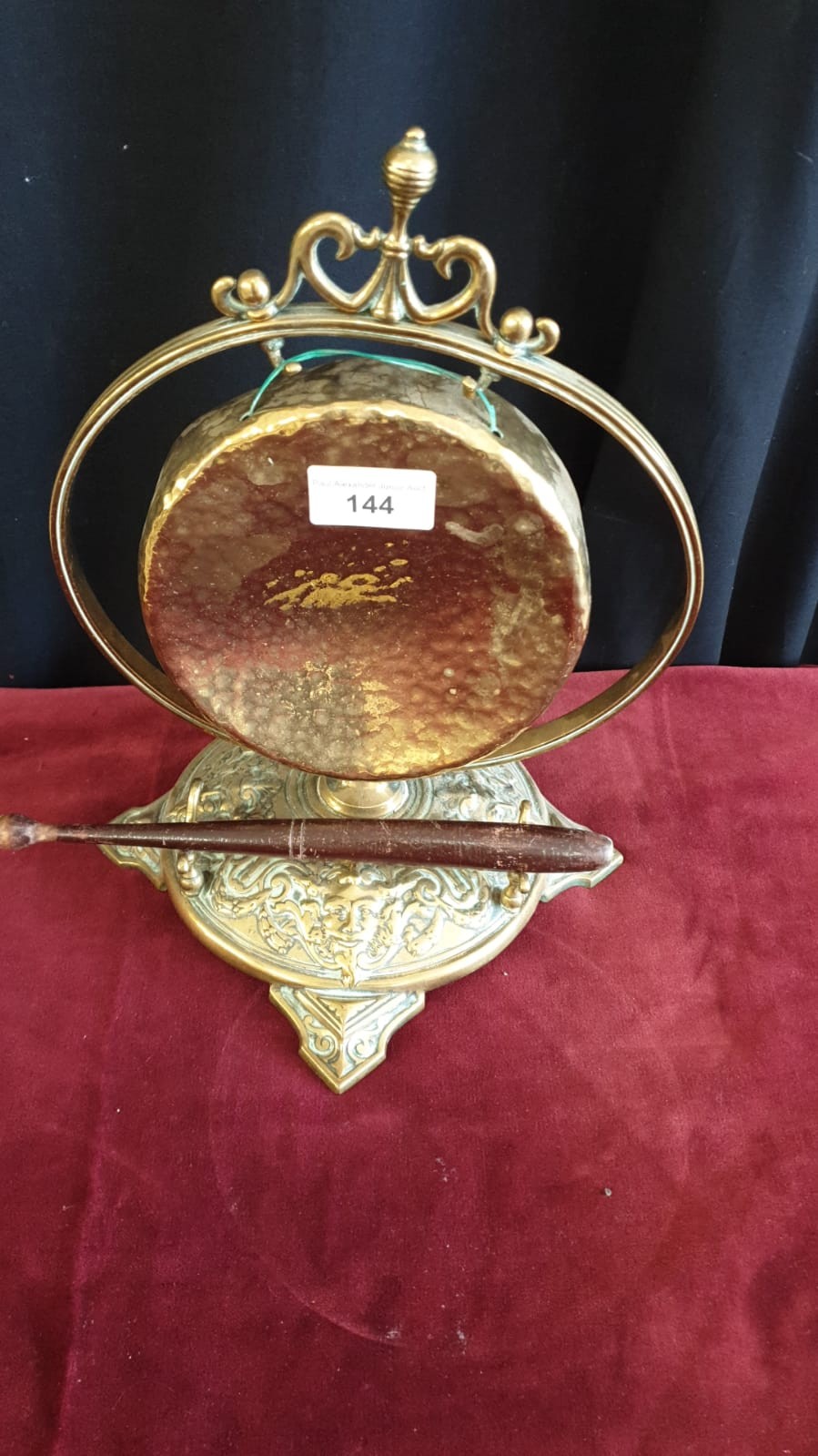 EARLY 1900S SOLID BRASS DINNER GONG WITH STRIKER .