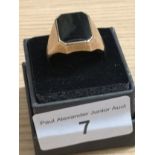 9ct gents onyx ring . weighs 8.85 grams . size y.5 .