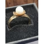 9ct gold pearl ring . size P 2.4 grams .