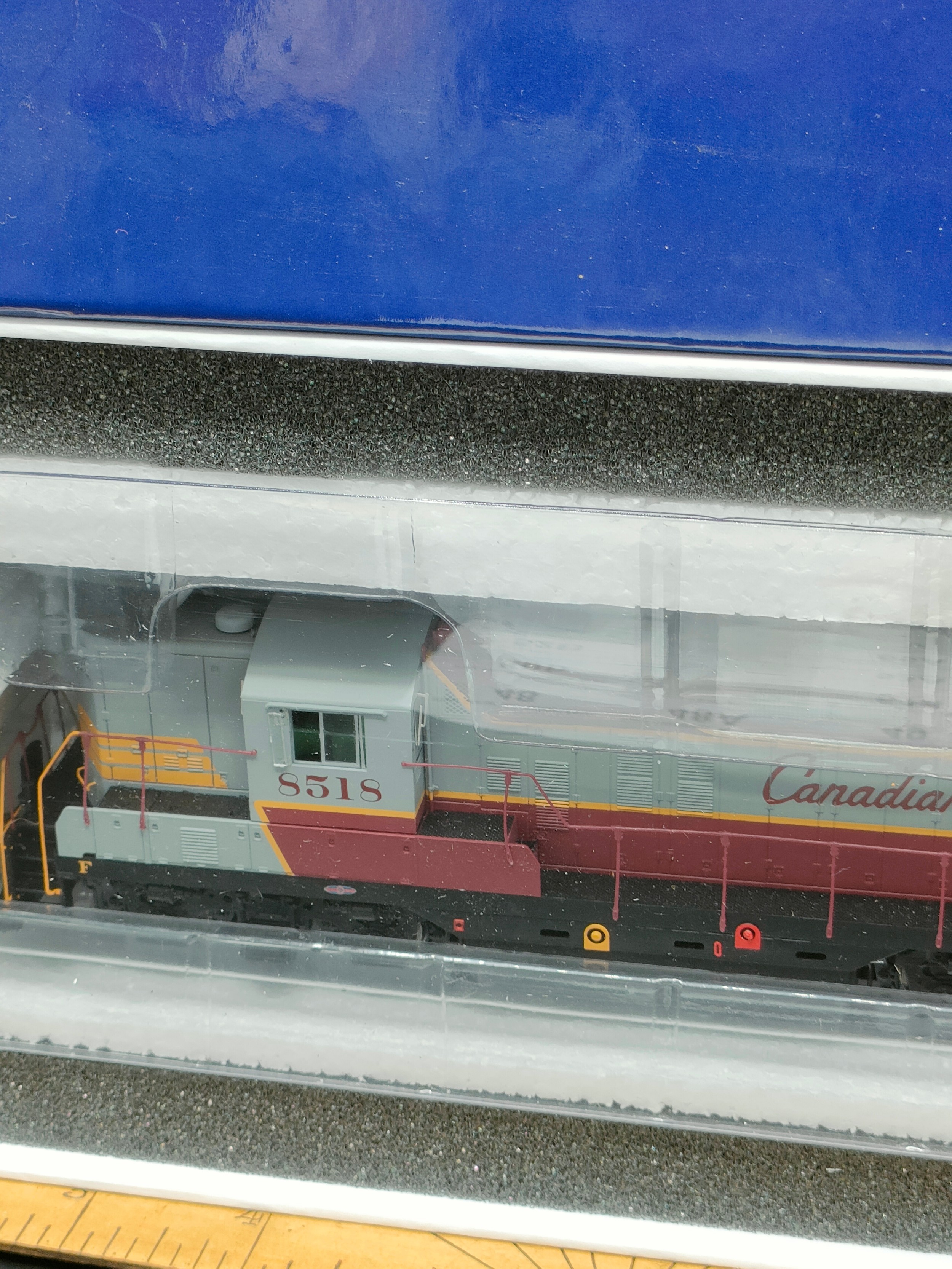 Boxed Canadian pacific 8518 train model . - Image 2 of 4