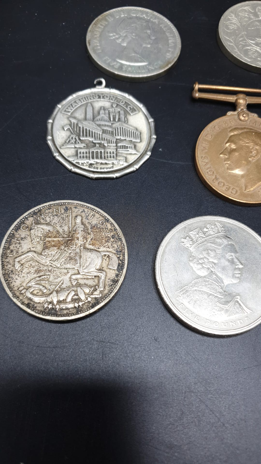 Selection of coins to include £5 coin and Special Consabulary Medal - Image 2 of 4