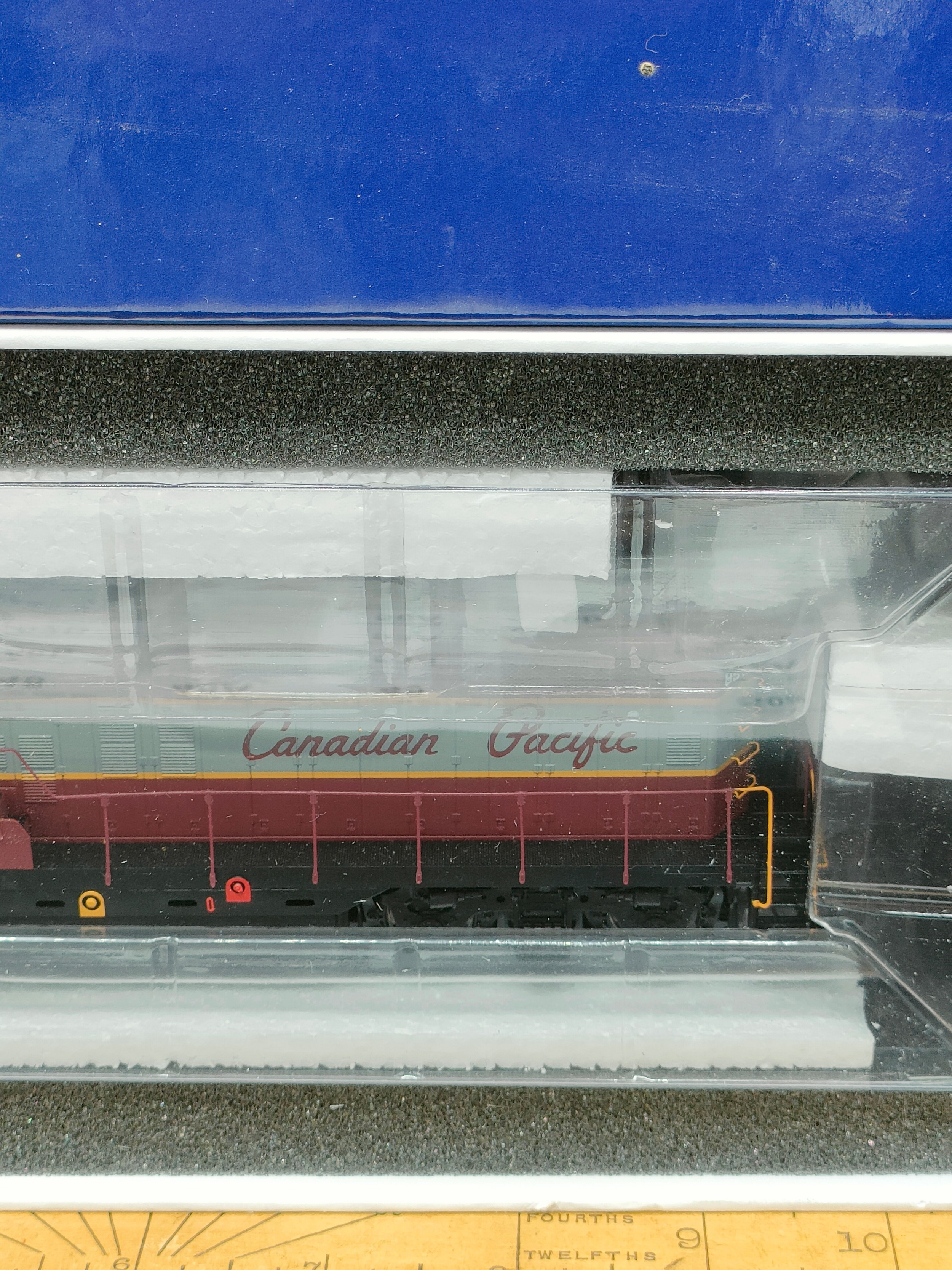 Boxed Canadian pacific 8518 train model . - Image 3 of 4