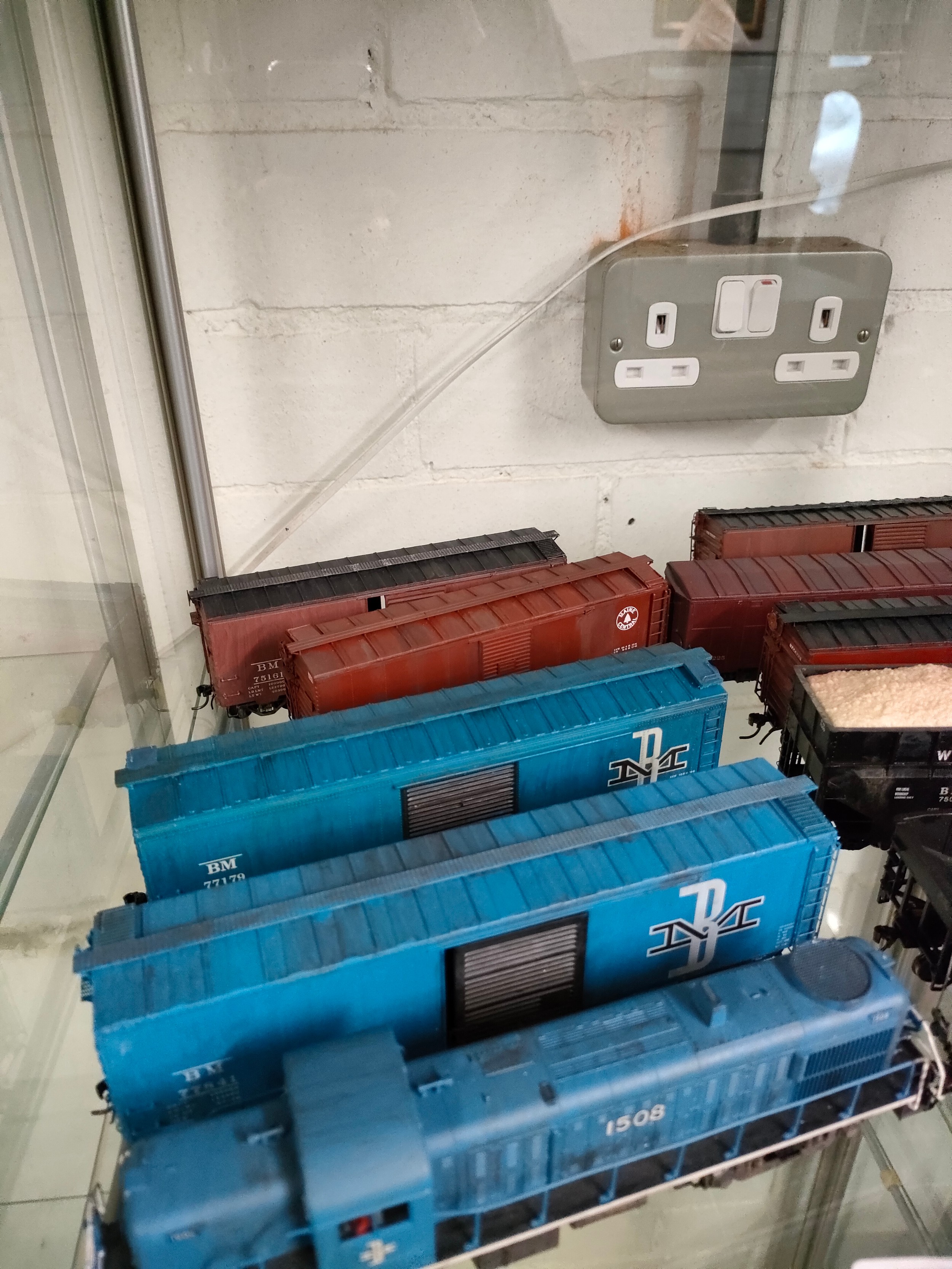 Canadian train model together with lot of rolling carriages . - Image 3 of 4