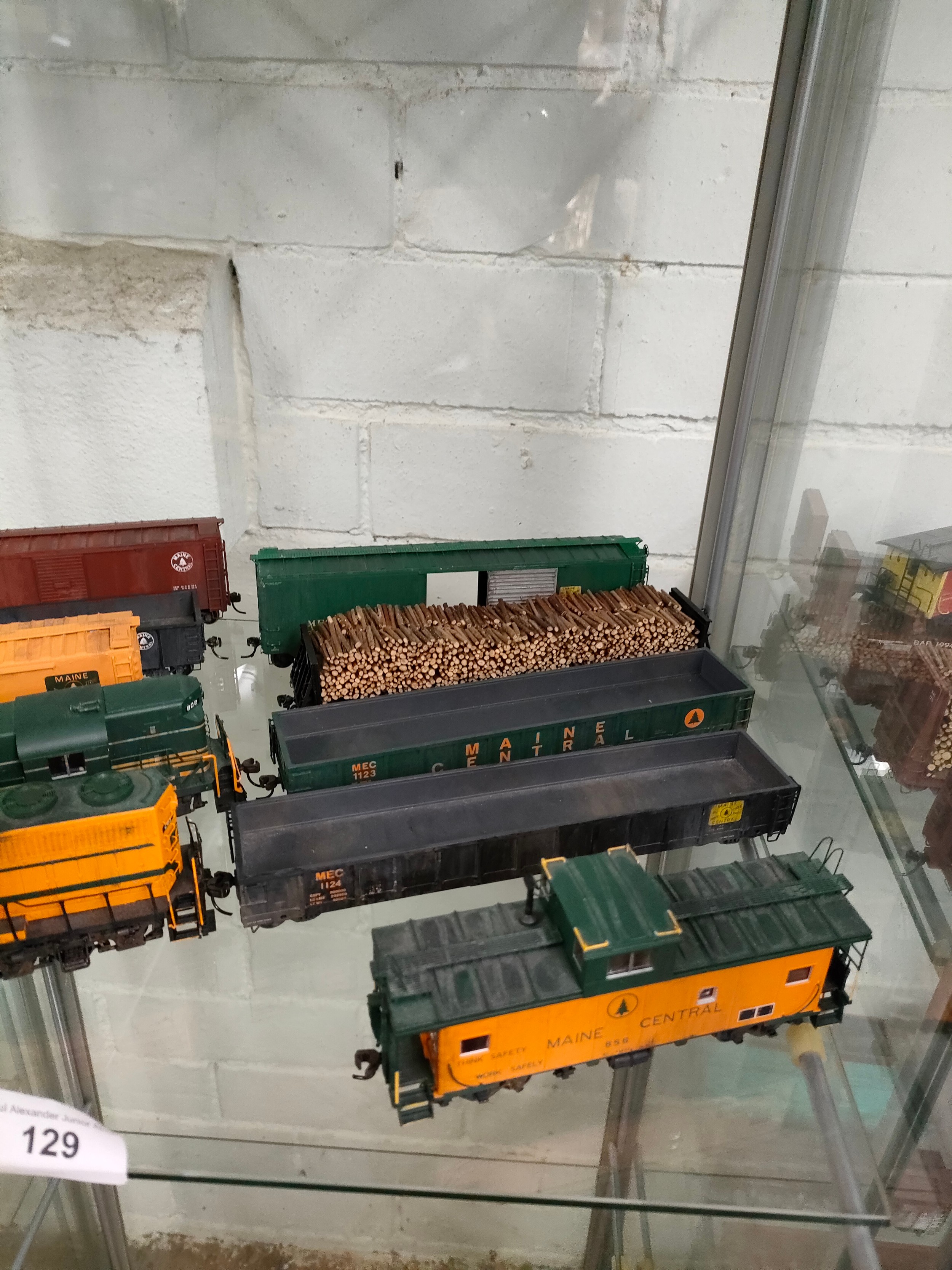 Canadian train 263 model together with rolling carriages. - Image 3 of 3