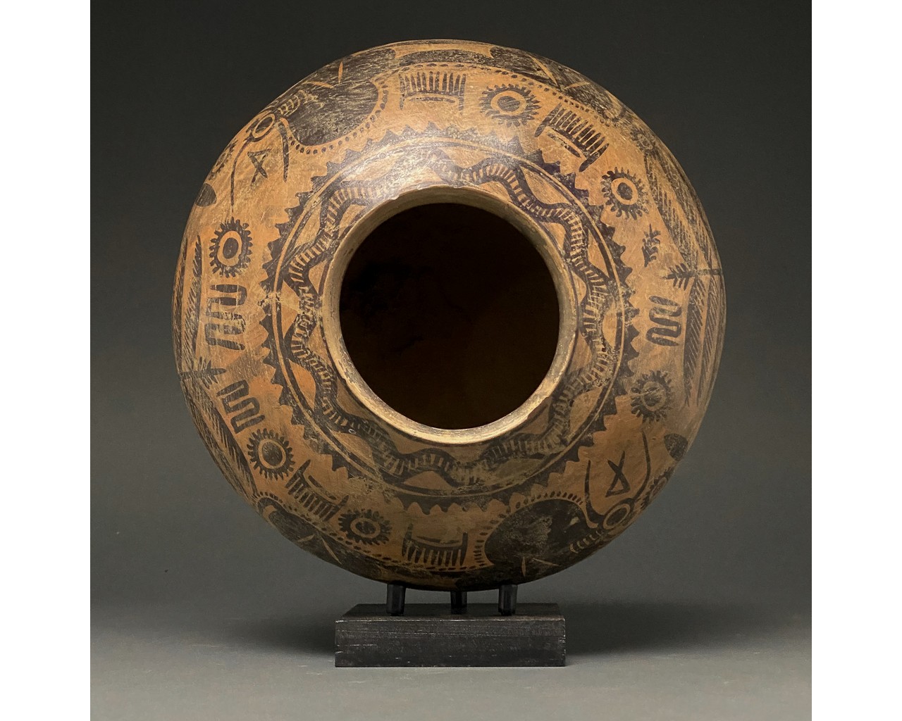 INDUS VALLEY PAINTED POTTERY VESSEL - Image 2 of 7