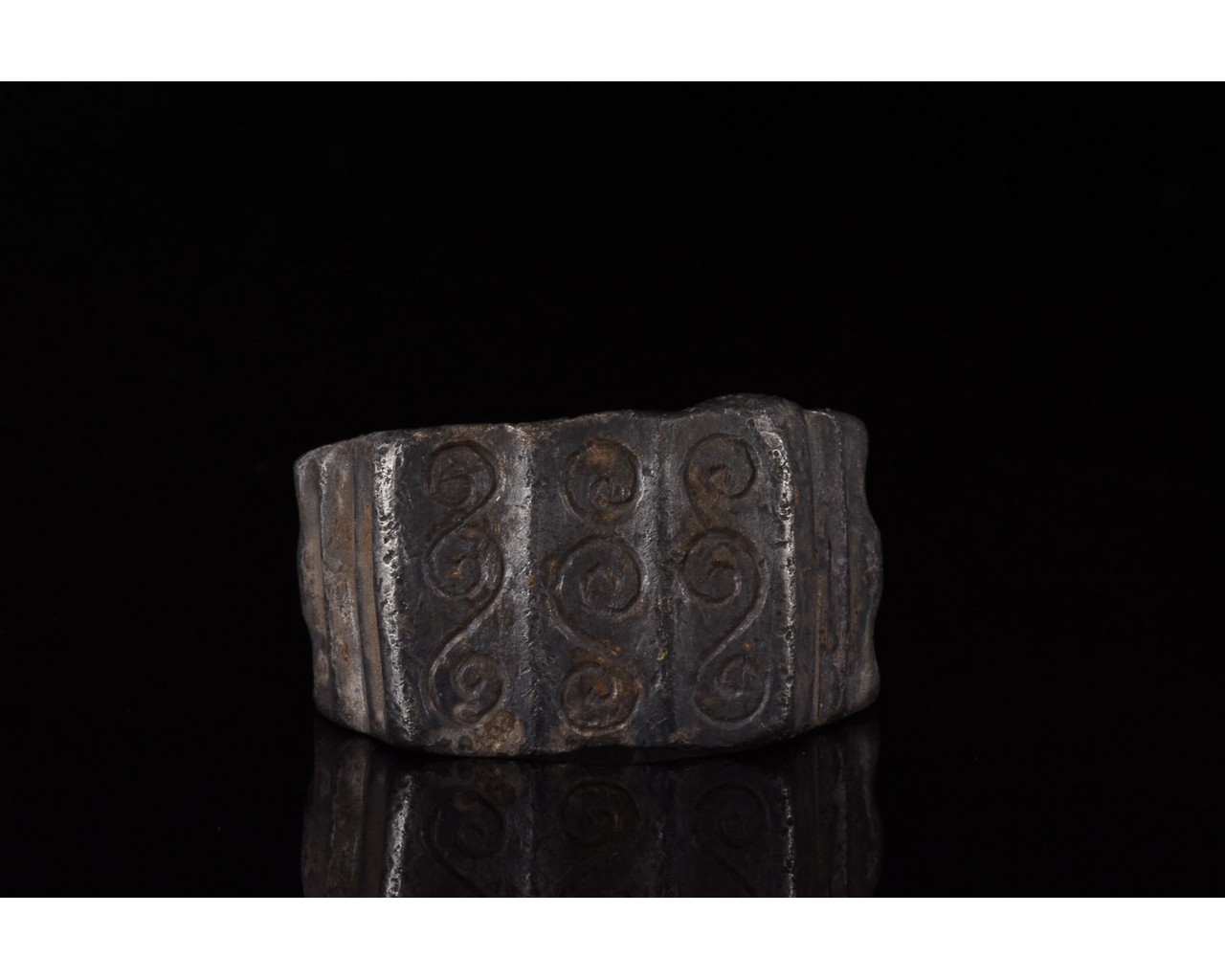 ROMAN SILVER DECORATED RING WITH LITUUS PATTERN