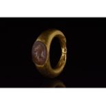 ROMAN GOLD INTAGLIO RING WITH MARS