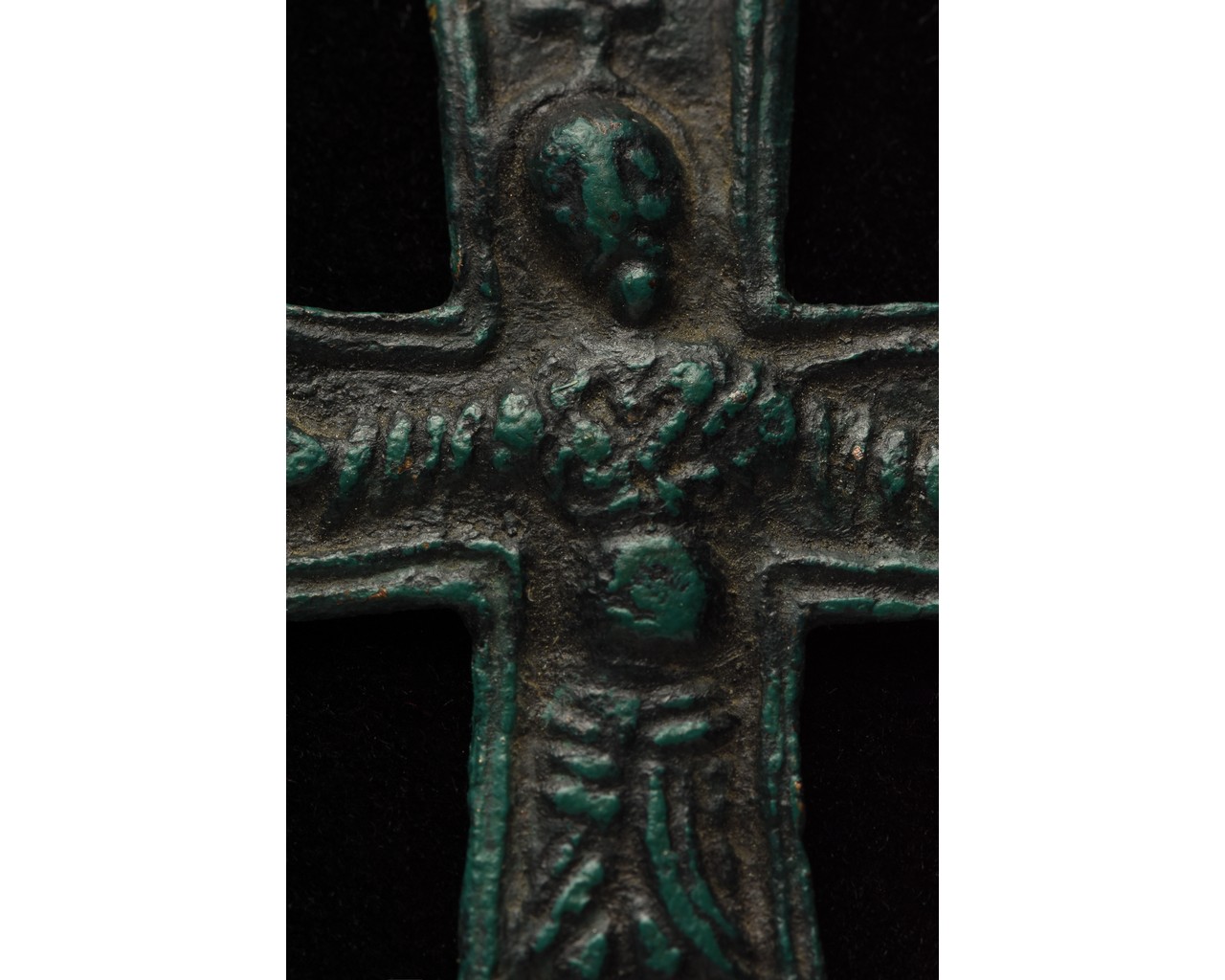 VIKING AGE CROSS PENDANT WITH PSEUDO JESUS - Image 4 of 5