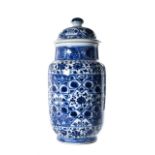 BEAUTIFUL CHINESE BLUE AND WHITE PORCELAIN JAR