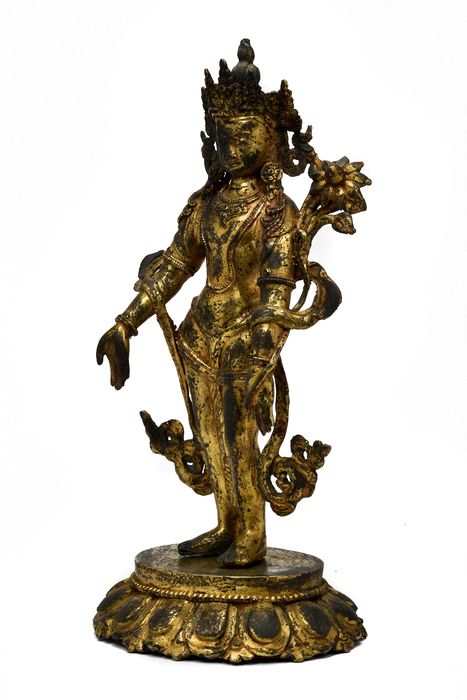 Superb Tibeto-Chinese Gilt Bronze Figure of Padmapani - Image 2 of 8