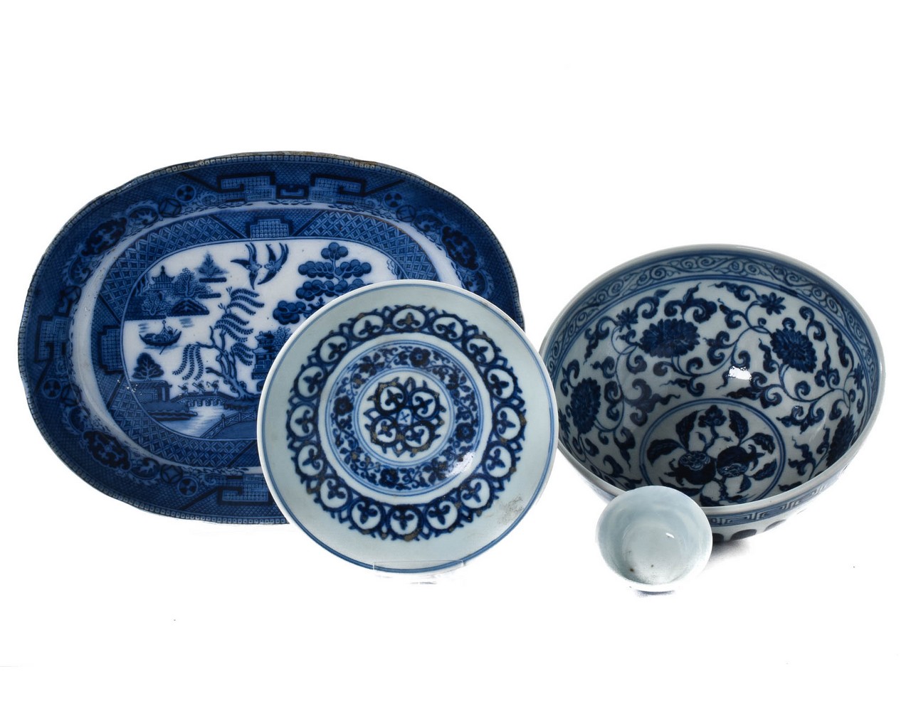 FOUR CHINESE BLUE AND WHITE PORCELAIN VESSELS