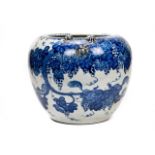 LARGE CHINESE BLUE AND WHITE PORCELAIN JAR