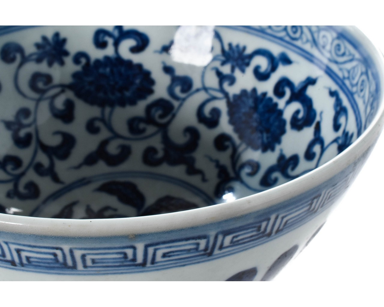 FOUR CHINESE BLUE AND WHITE PORCELAIN VESSELS - Image 7 of 8