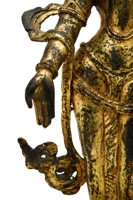 Superb Tibeto-Chinese Gilt Bronze Figure of Padmapani - Image 6 of 8