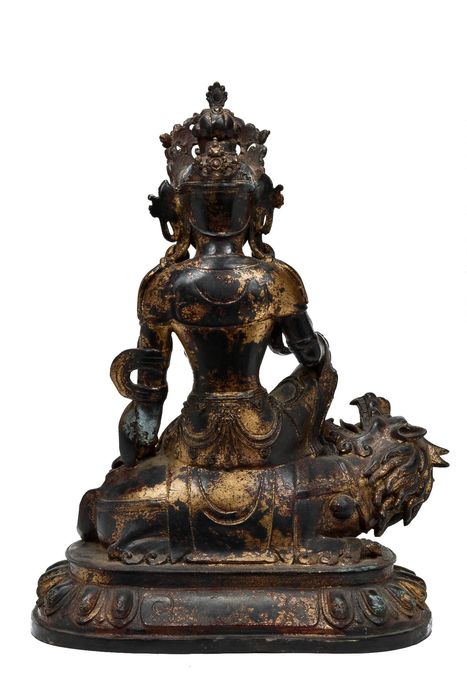 A sizable Sino Tibetan, Laquered and gilt Statue of Guan Yin sitting on a Snow Lion - Image 4 of 8