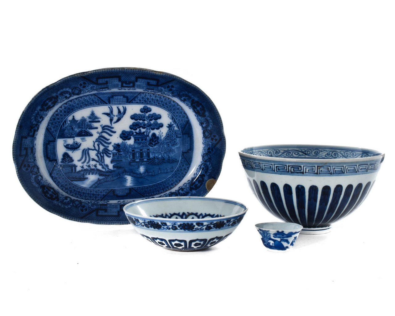 FOUR CHINESE BLUE AND WHITE PORCELAIN VESSELS - Image 2 of 8