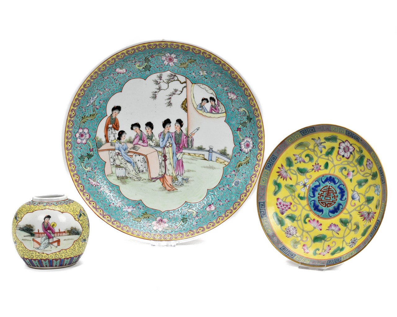 COLLECTION OF THREE CHINESE PORCELAIN PLATES AND JAR