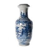 BEAUTIFUL CHINESE BLUE AND WHITE PORCELAIN VASE