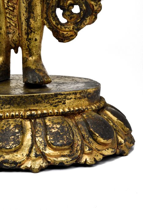 Superb Tibeto-Chinese Gilt Bronze Figure of Padmapani - Image 7 of 8