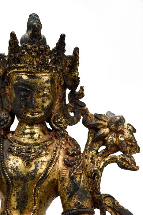 Superb Tibeto-Chinese Gilt Bronze Figure of Padmapani - Image 5 of 8