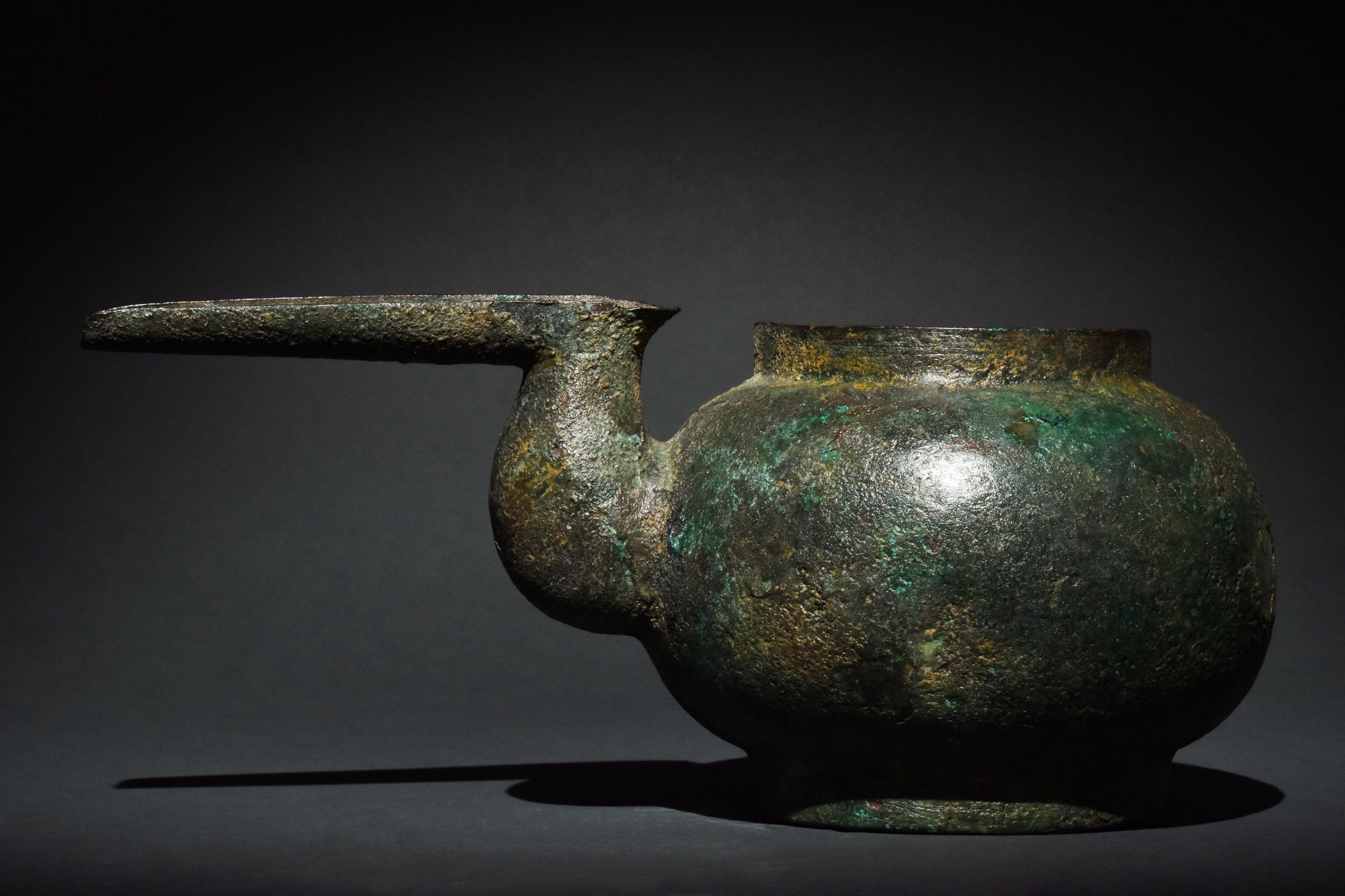 WESTERN ASIATIC BRONZE SPOUTED VESSEL - Image 2 of 7