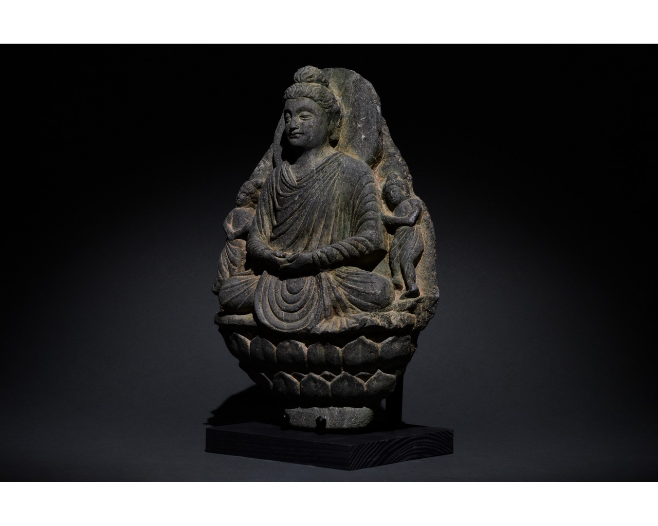 GANDHARA SCHIST STONE FIGURE OF SEATED BUDDHA - Image 2 of 9