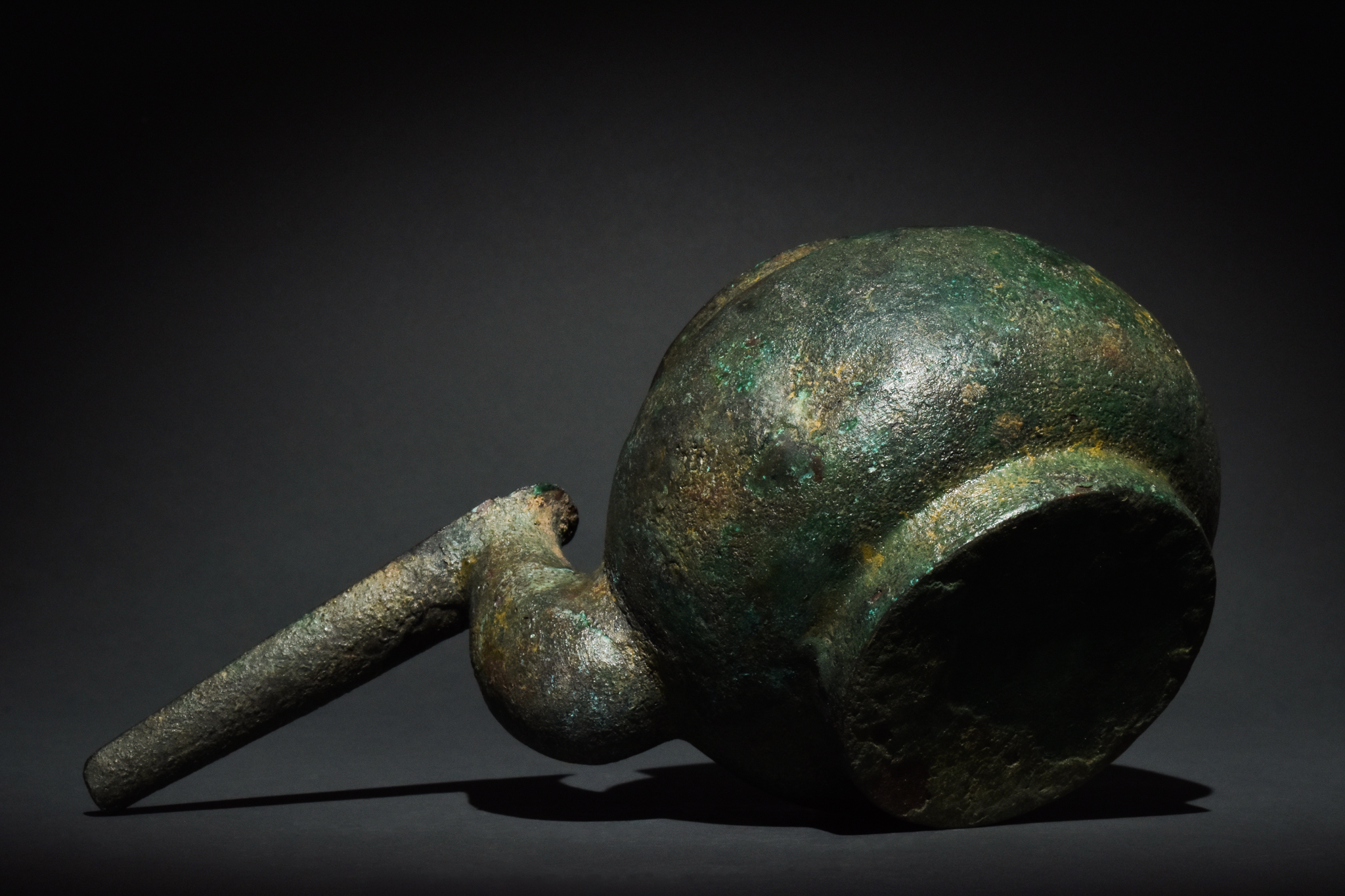 WESTERN ASIATIC BRONZE SPOUTED VESSEL - Image 4 of 7