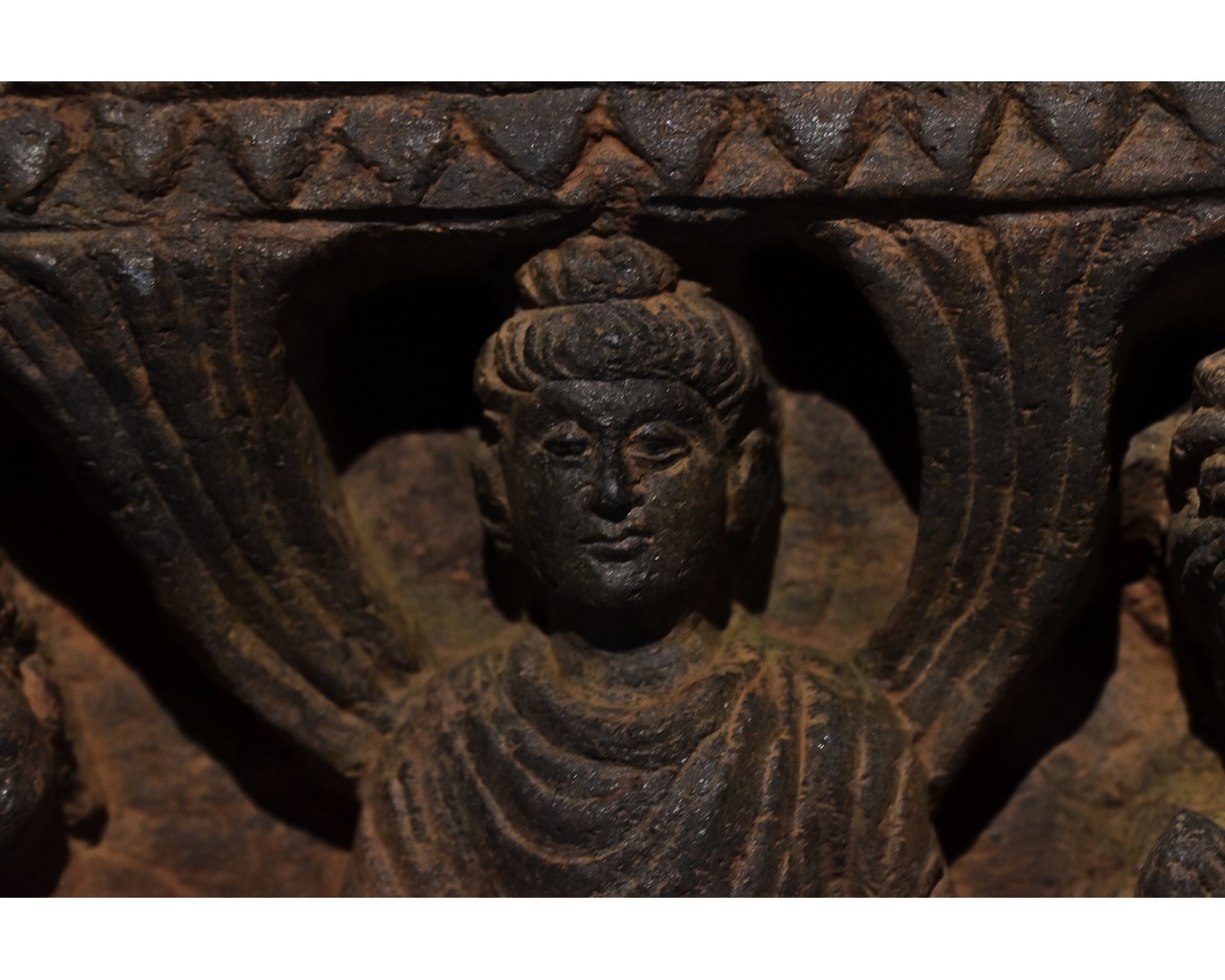 GANDHARA SCHIST STONE PANEL WITH BUDDHA AND HIS FOLLOWERS - Image 8 of 14