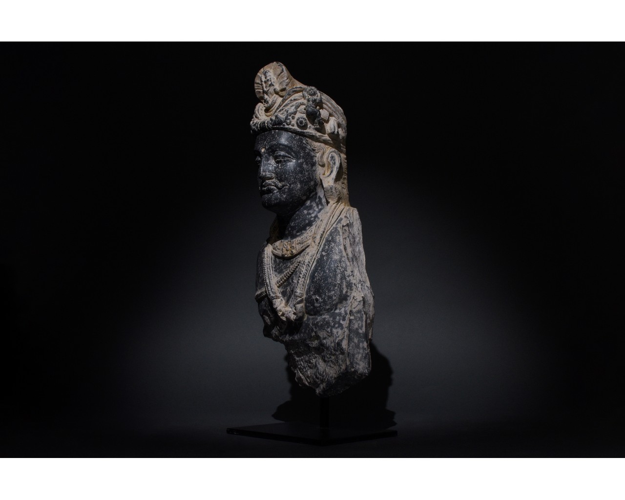 SUPERB GANDHARA BLACK SHCIST STONE TORSO OF BUDDHA - Image 2 of 11