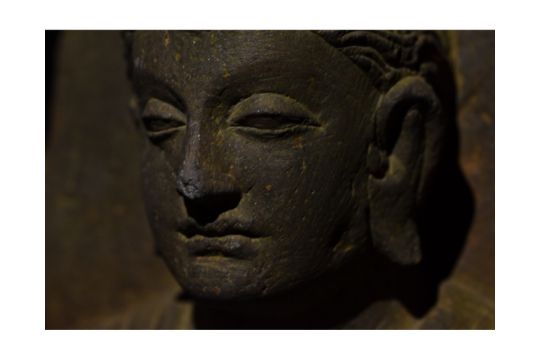 GANDHARA SCHIST STONE TORSO OF BUDDHA WITH HALO - Image 7 of 8