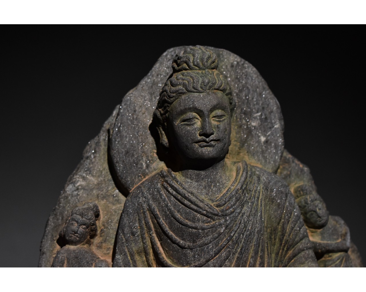 GANDHARA SCHIST STONE FIGURE OF SEATED BUDDHA - Image 5 of 9