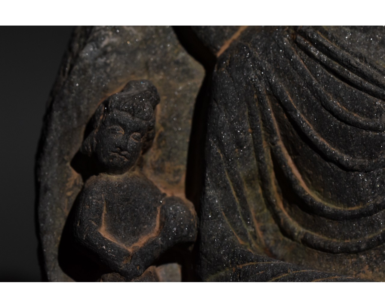 GANDHARA SCHIST STONE FIGURE OF SEATED BUDDHA - Image 7 of 9