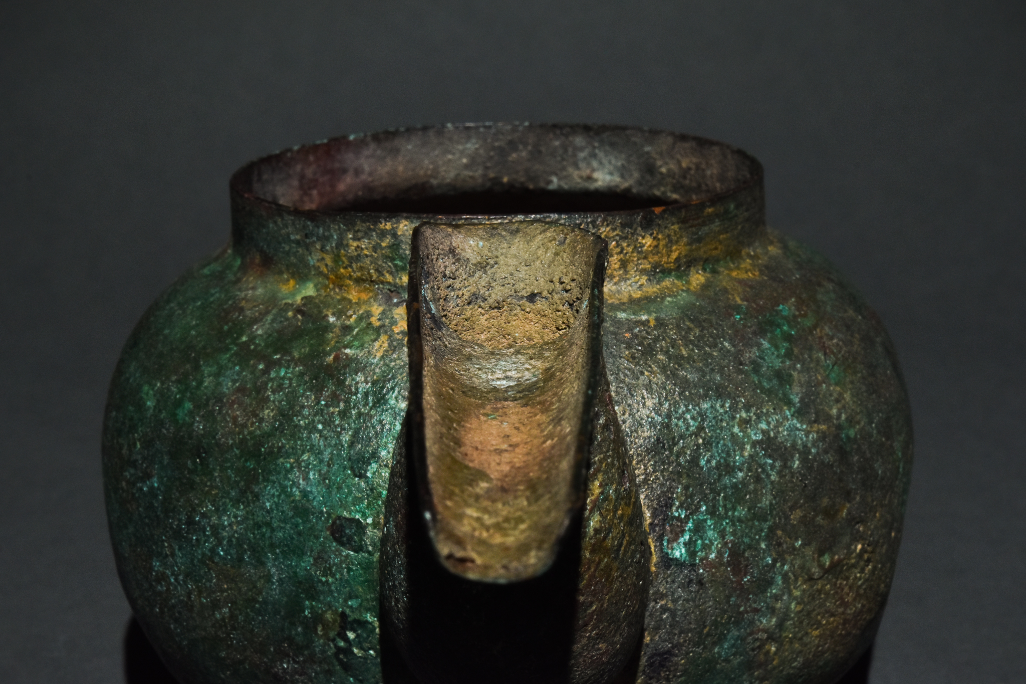 WESTERN ASIATIC BRONZE SPOUTED VESSEL - Image 5 of 7