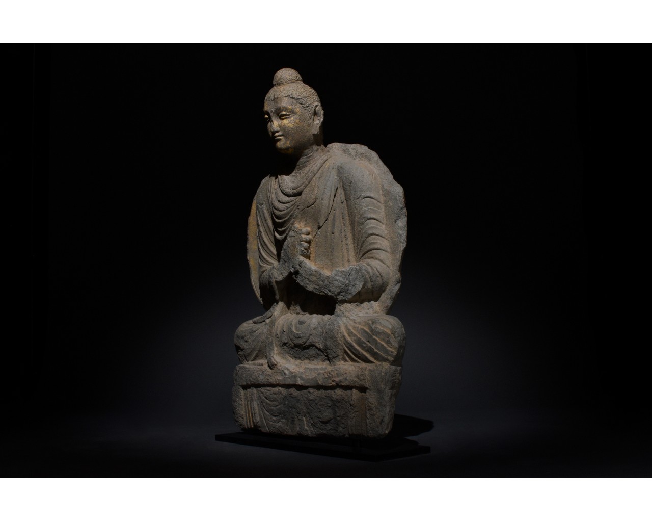 RARE GANDHARA GOLD GILDED SCHIST STONE FIGURE OF SEATED BUDDHA - Image 2 of 8